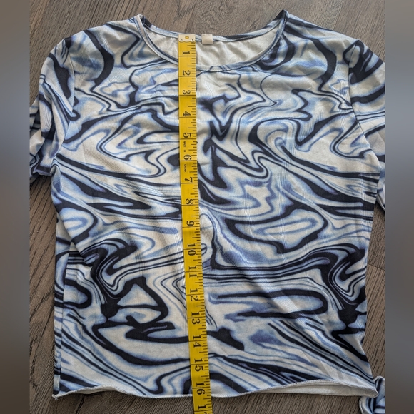 SHEIN Blue Marble-Print Long Sleeve Crop Tee - Picture 3 of 4